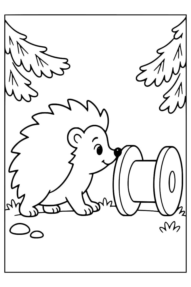 Dessin en noir et blanc d’un hérisson de profil, le museau contre une grande bobine, entouré de touffes d’herbe, de deux pierres et de branches de sapin.
