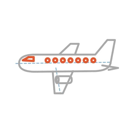 Étape 6 : Près du nez, trace une petite vitre aux coins arrondis pour le cockpit, puis une rangée de petits ronds pour les hublots.