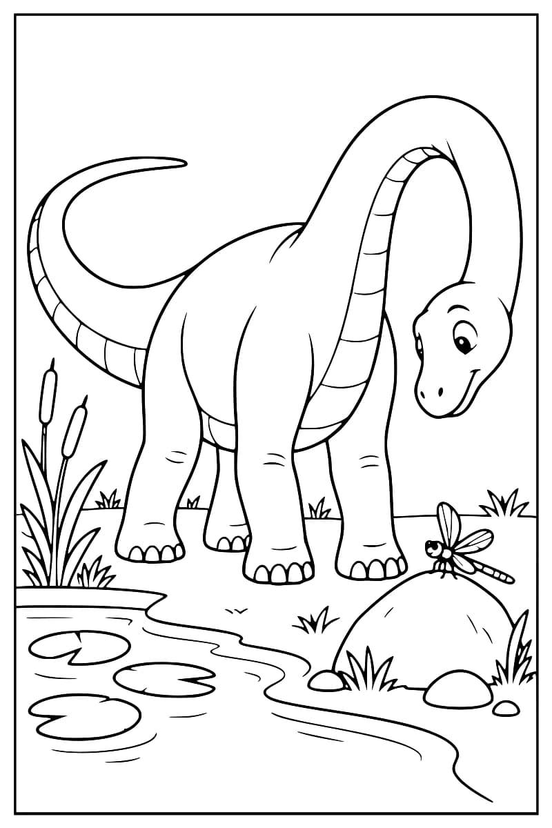 Dessin en noir et blanc d’un diplodocus près d’un ruisseau, avec une libellule sur un rocher et des roseaux autour.