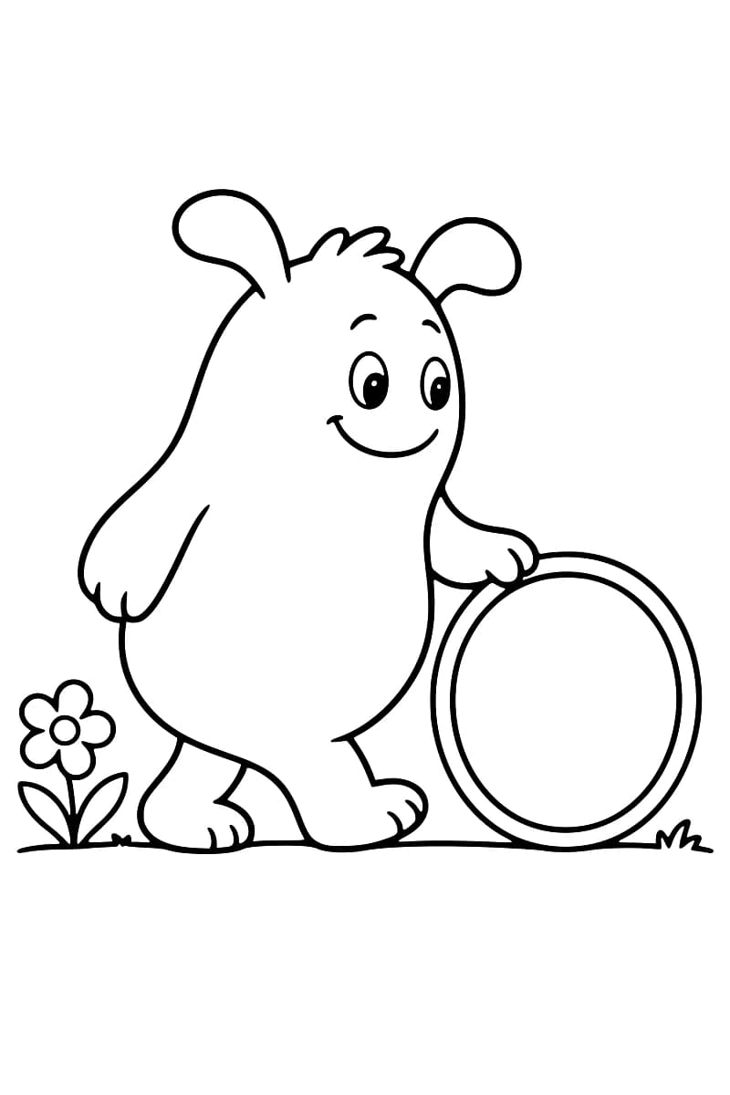 Dessin en noir et blanc d’un monstre souriant aux grandes oreilles arrondies, debout avec une main sur un cerceau posé au sol à sa droite et une fleur à sa gauche.