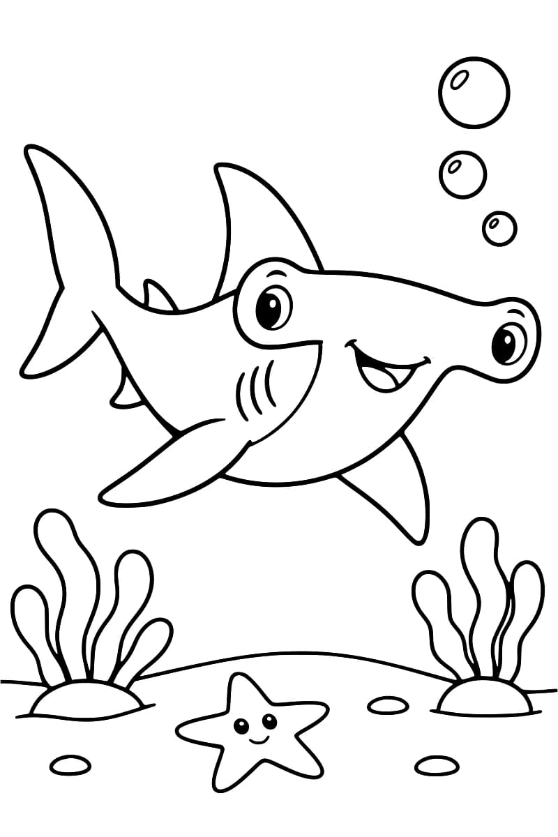 Dessin en noir et blanc d’un requin-marteau souriant nageant au-dessus du fond marin, avec des plantes, des bulles et une étoile de mer.