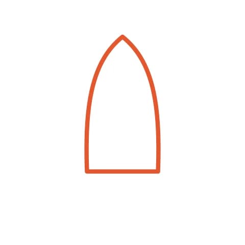 Étape 1 : Au centre de ta feuille, trace une grande forme allongée, comme un ovale avec une pointe en haut.